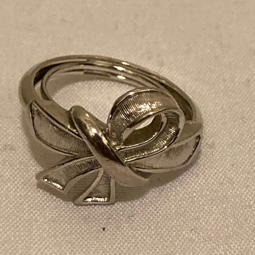 Vintage Avon Silver Bow Knot Ring - Shiny Silver Tone